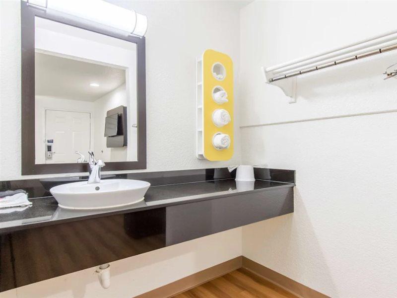 Motel 6 Ontario Airport Екстериор снимка