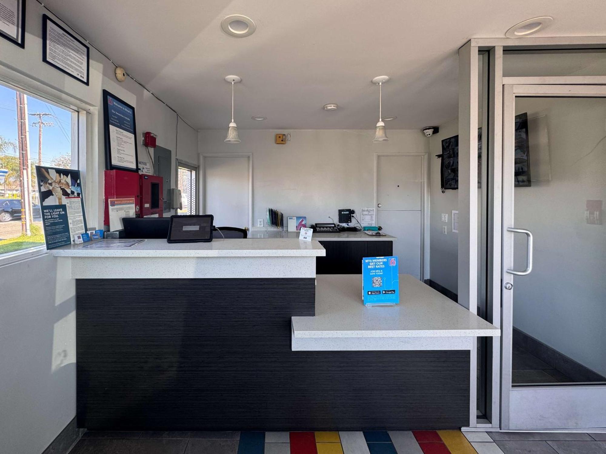Motel 6 Ontario Airport Екстериор снимка
