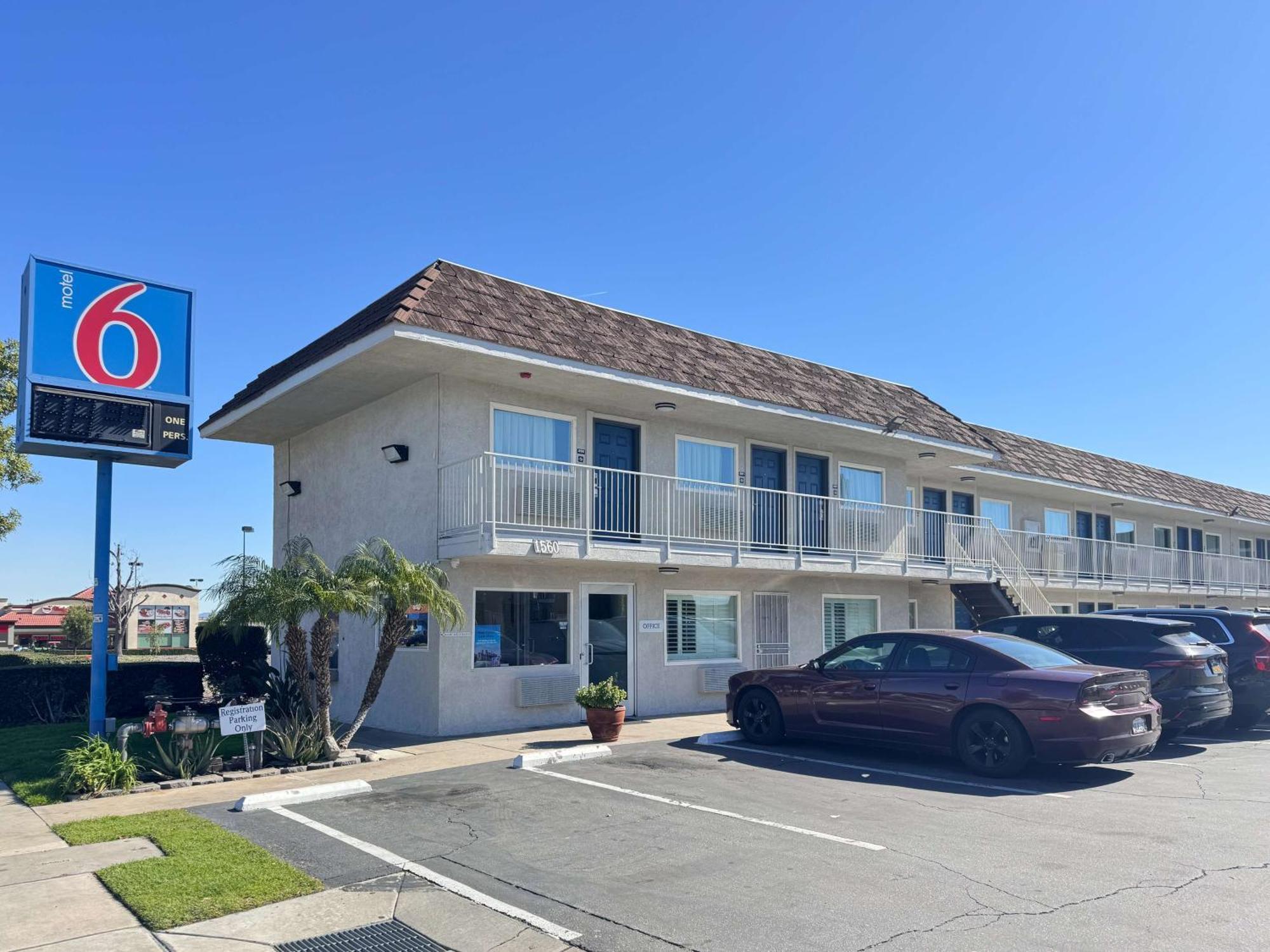 Motel 6 Ontario Airport Екстериор снимка
