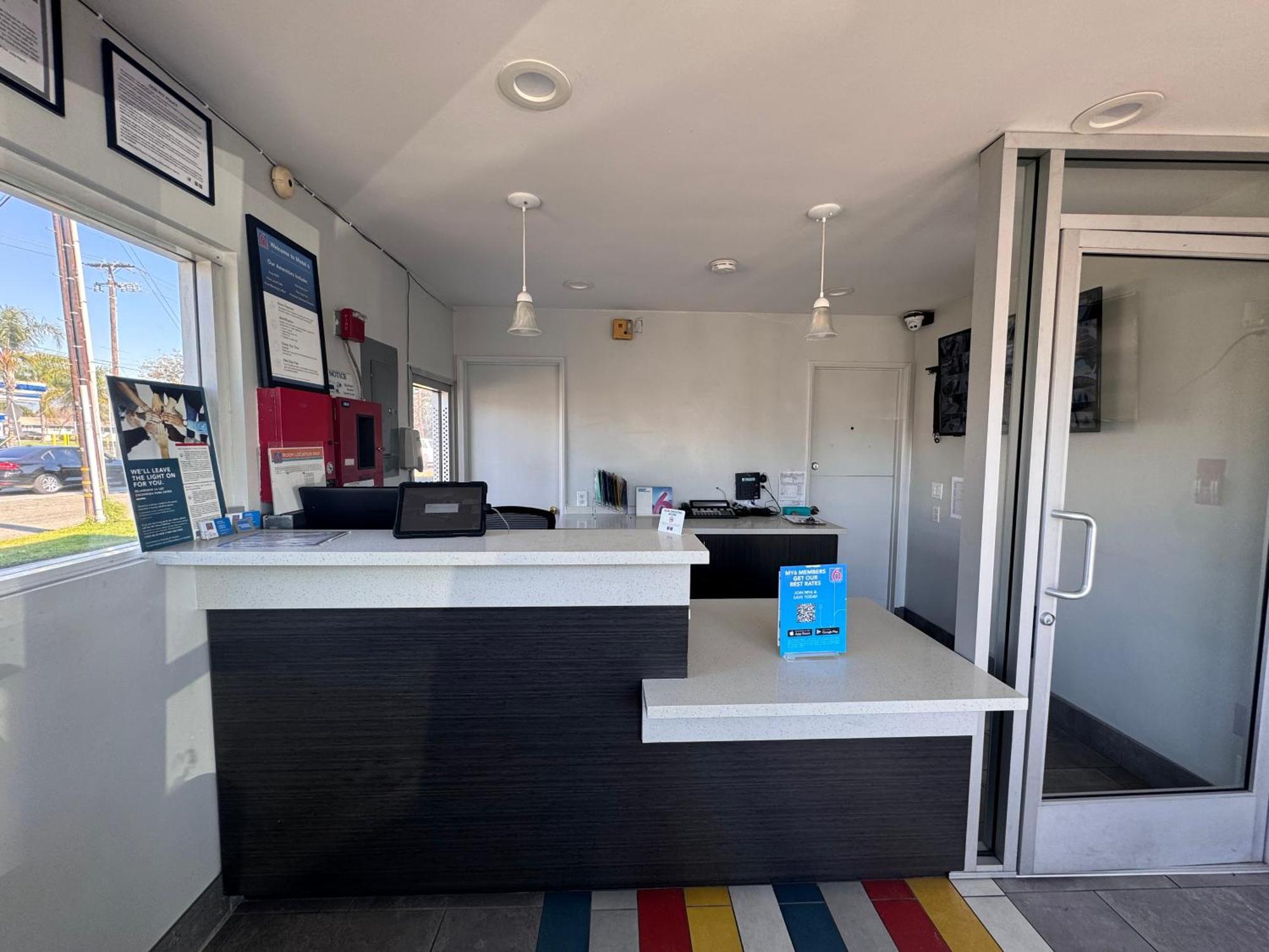 Motel 6 Ontario Airport Екстериор снимка