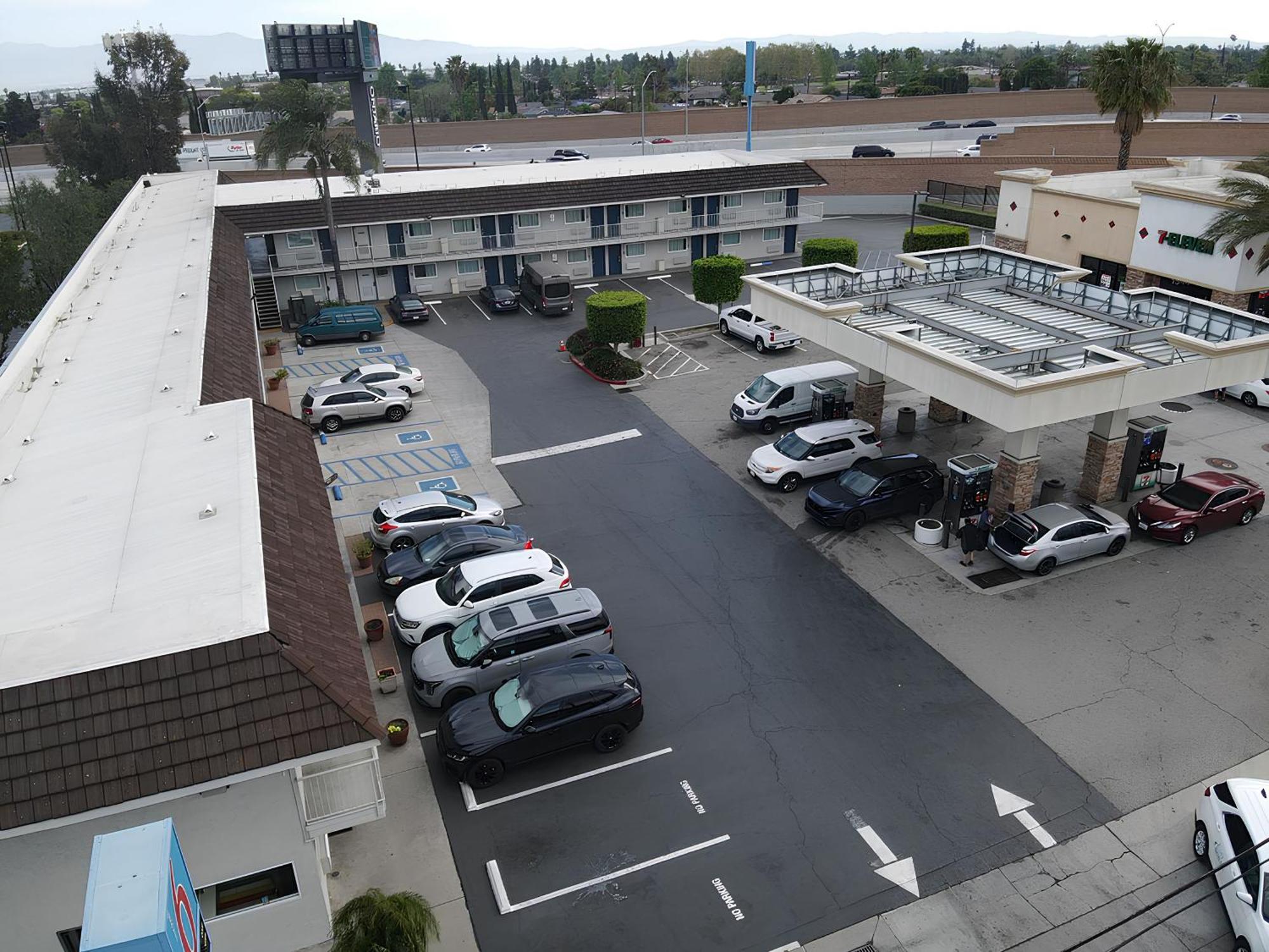 Motel 6 Ontario Airport Екстериор снимка