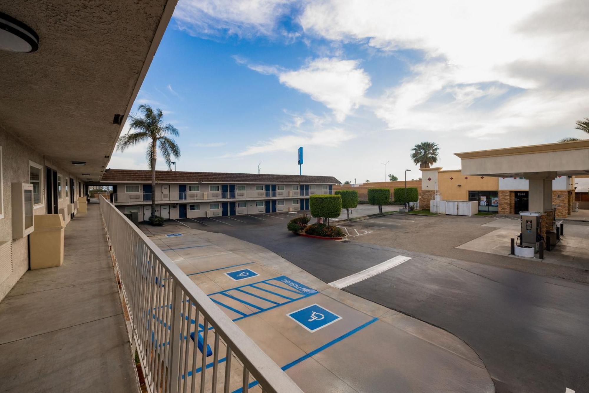 Motel 6 Ontario Airport Екстериор снимка