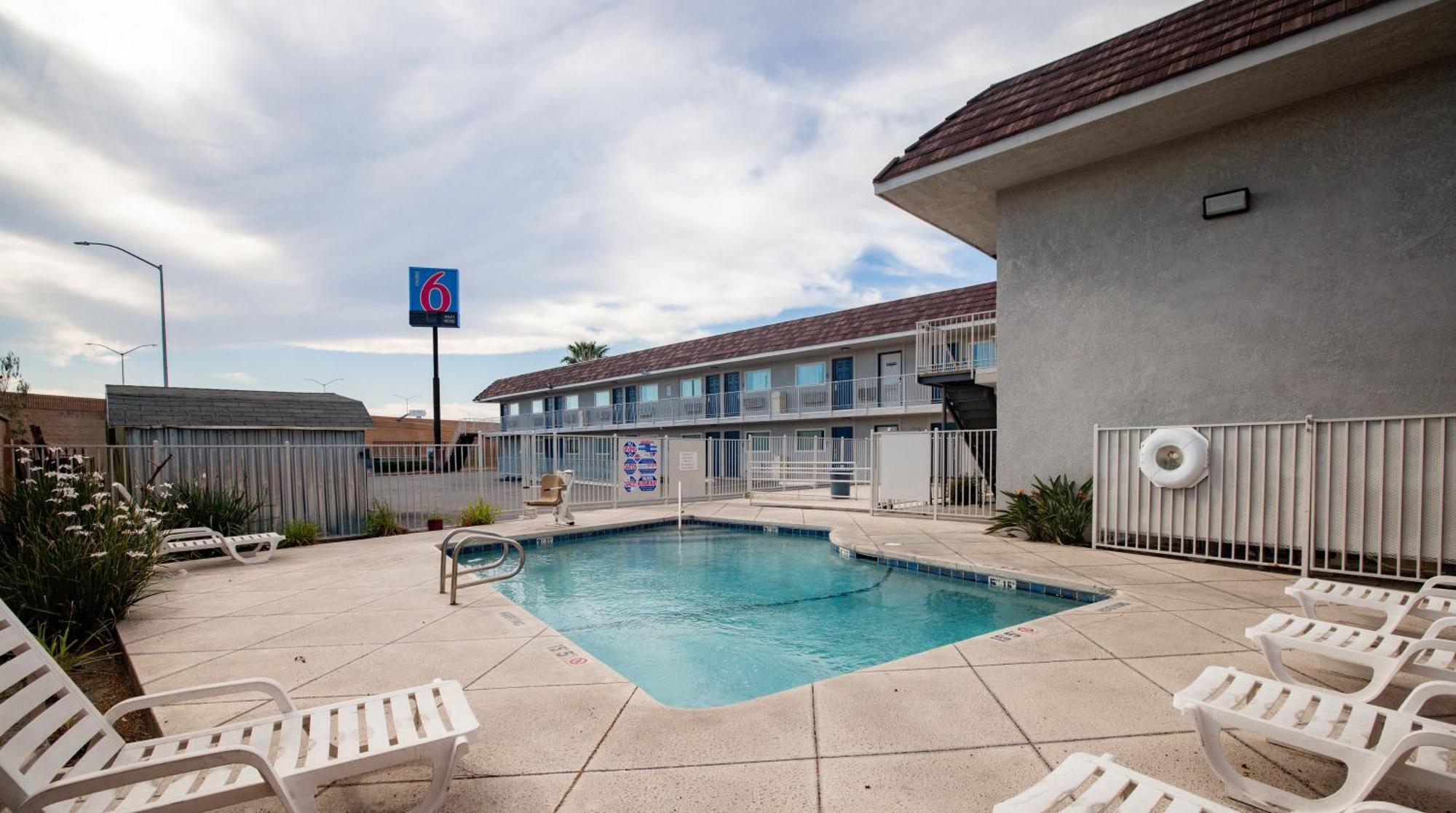 Motel 6 Ontario Airport Екстериор снимка