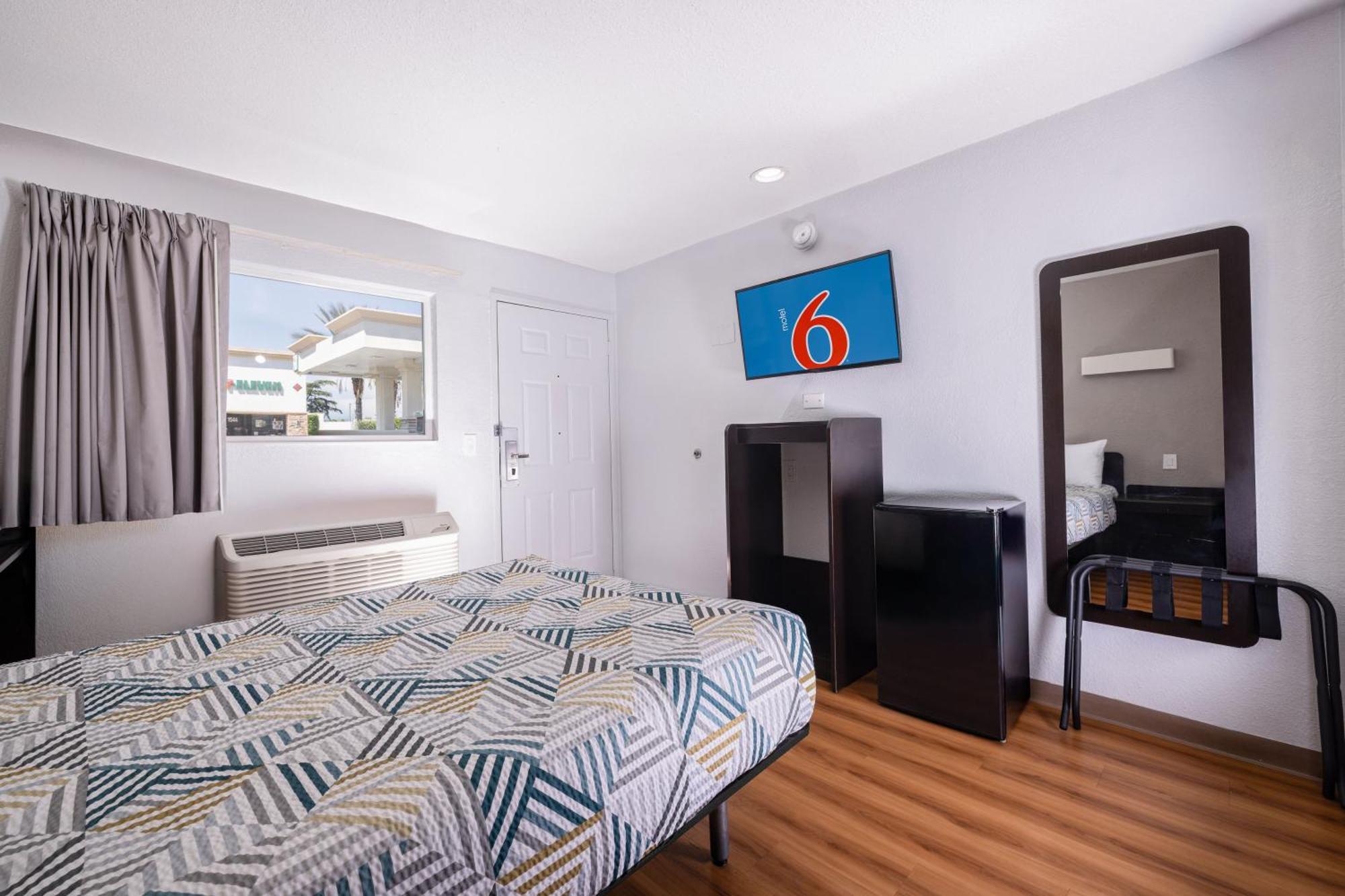 Motel 6 Ontario Airport Екстериор снимка