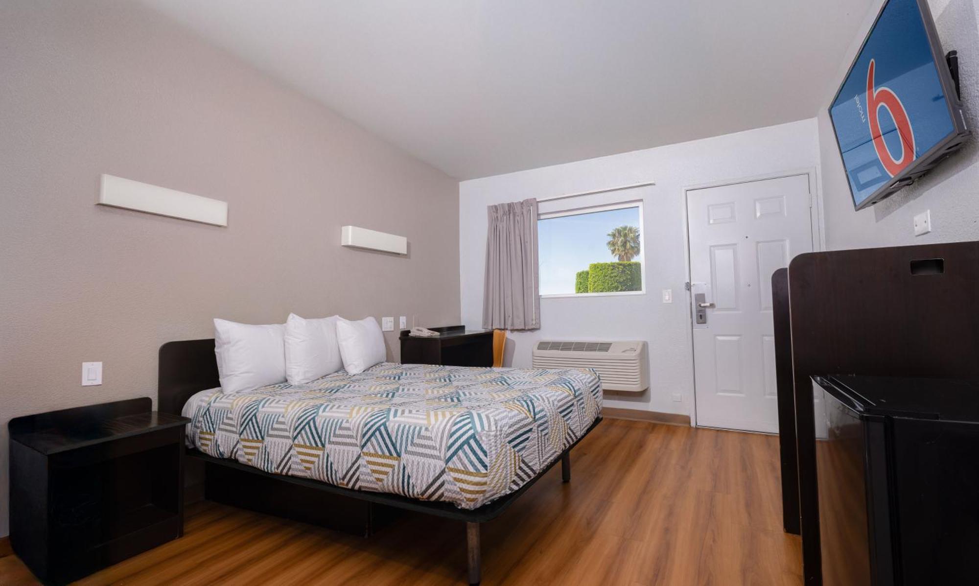 Motel 6 Ontario Airport Екстериор снимка