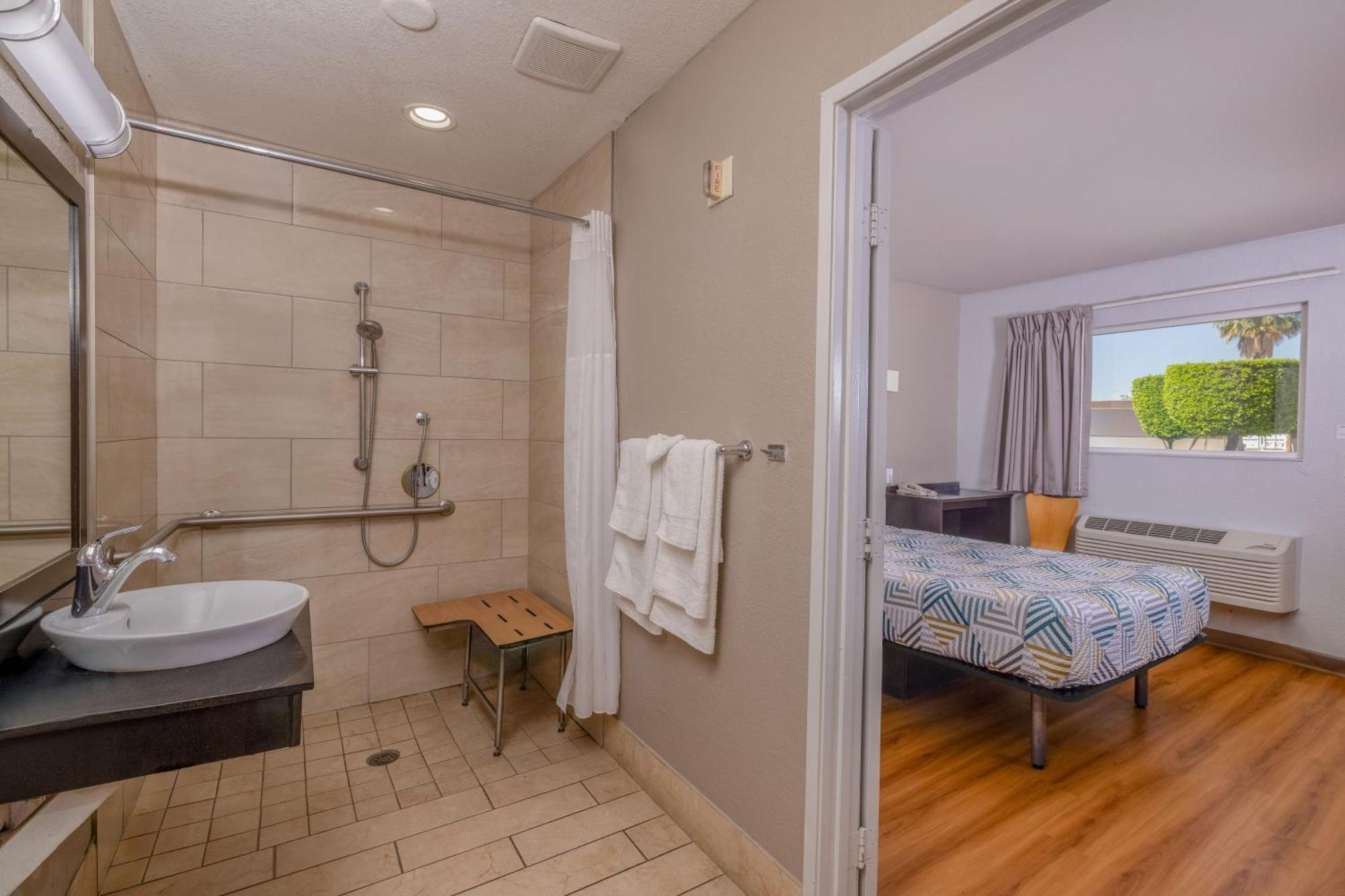 Motel 6 Ontario Airport Екстериор снимка