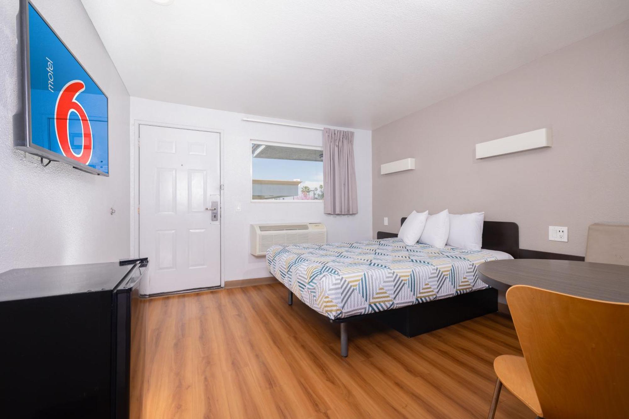 Motel 6 Ontario Airport Екстериор снимка