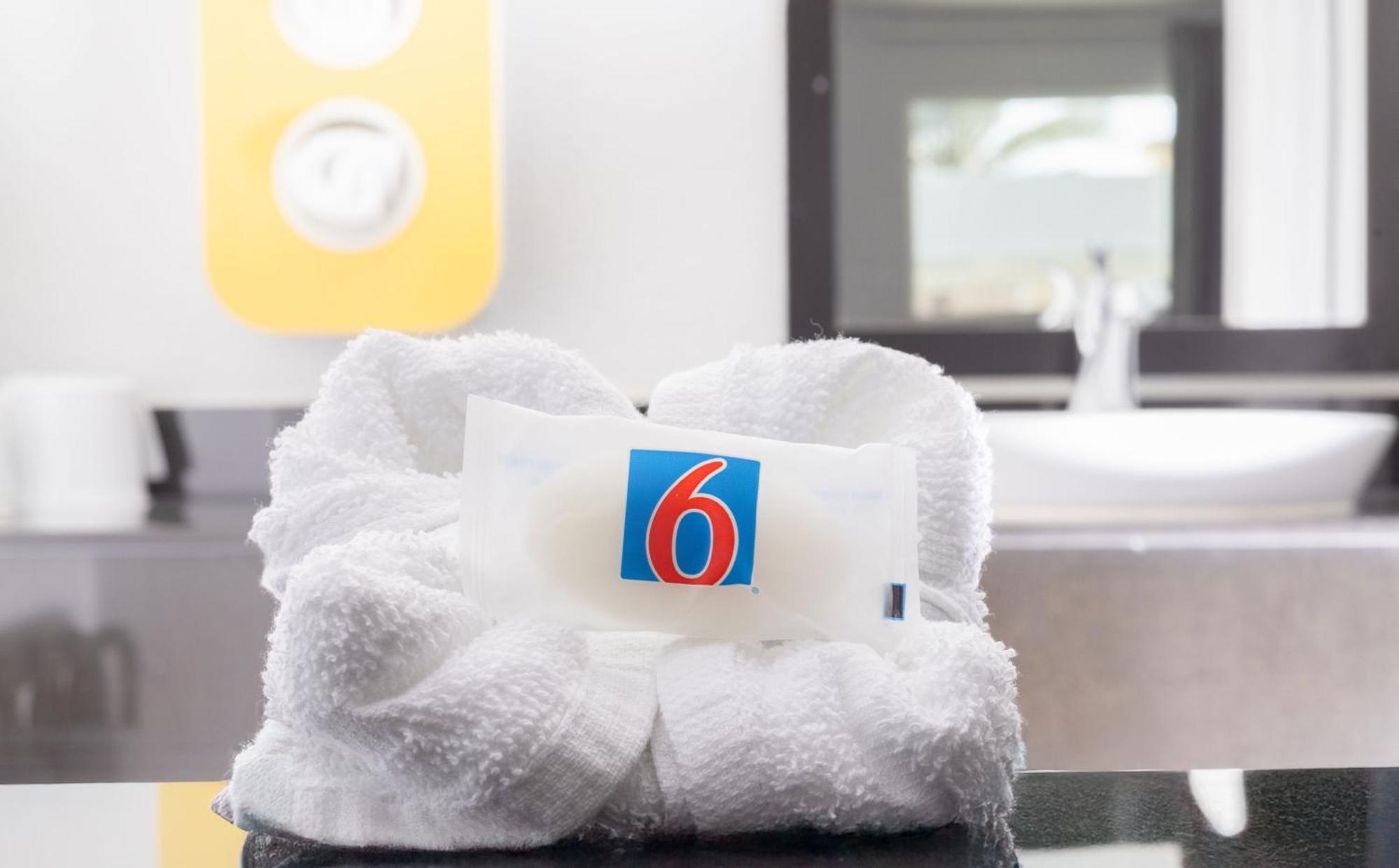 Motel 6 Ontario Airport Екстериор снимка
