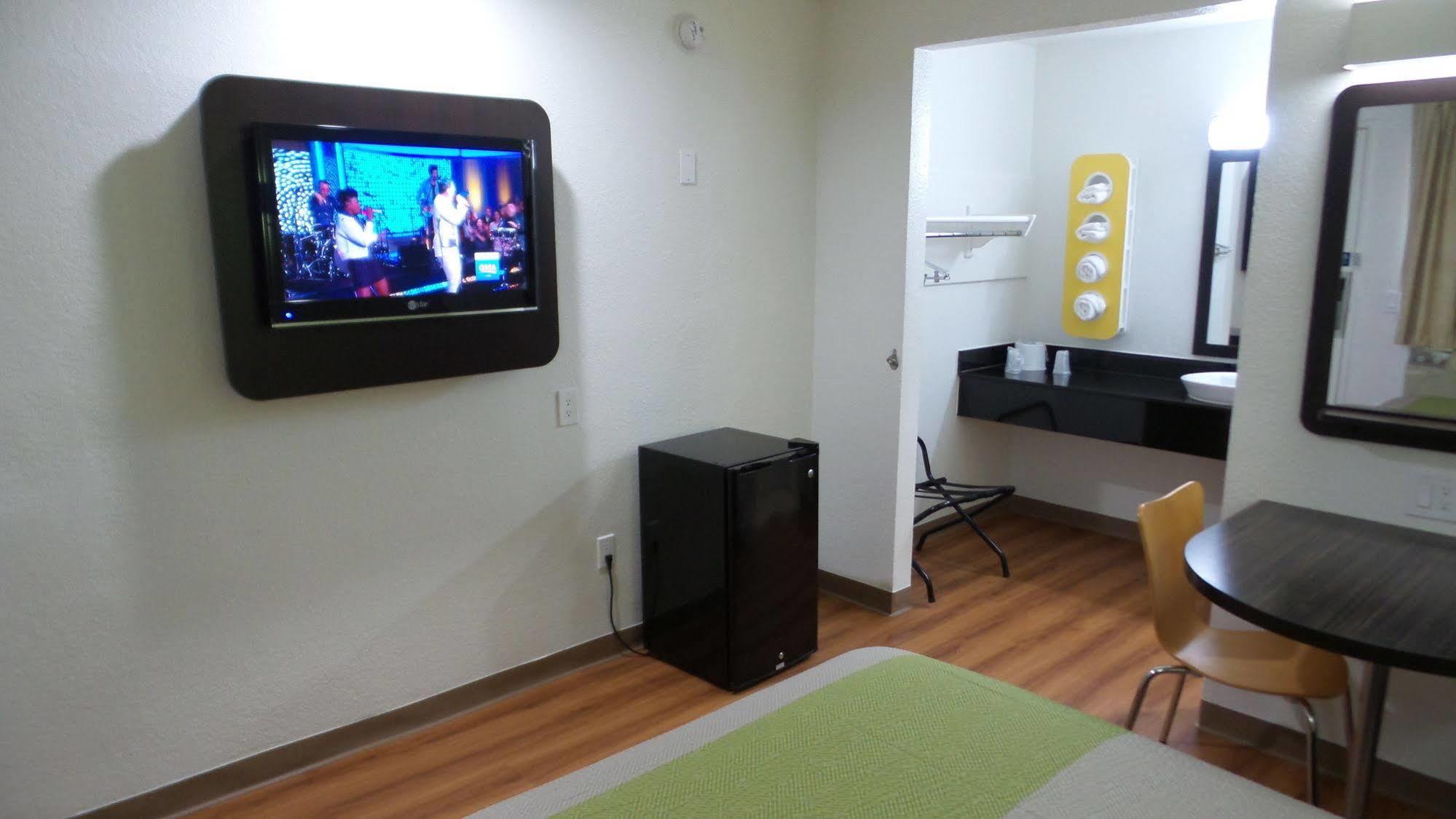 Motel 6 Ontario Airport Екстериор снимка