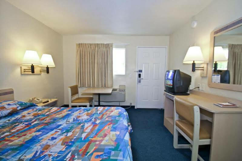 Motel 6 Ontario Airport Екстериор снимка