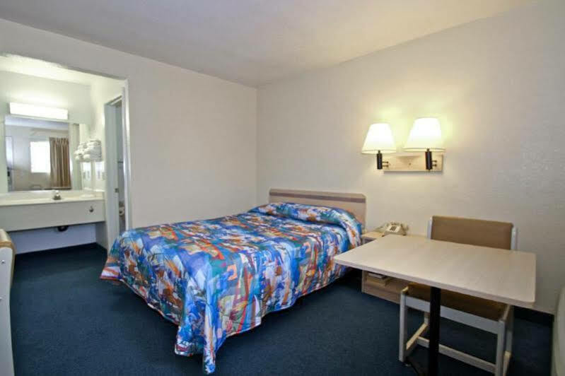 Motel 6 Ontario Airport Екстериор снимка
